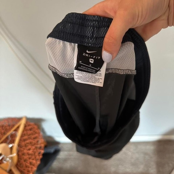 Nike UConn Women's Basketball Shorts - Picture 3 of 3